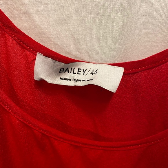 COPY - Bailey red silk shoulder cut out blouse size M. - Picture 4 of 6